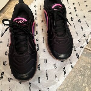 Nike Men's Black and Pink Sneakers
